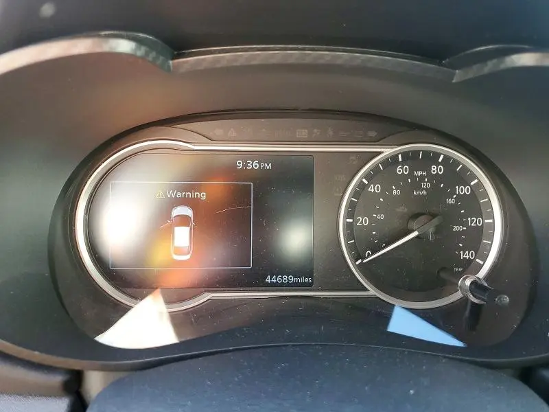 2024 NISSAN VERSA SR  