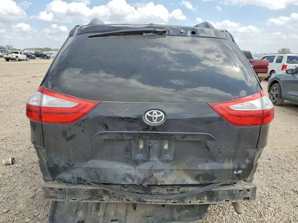 2015 TOYOTA SIENNA LE 8-PASSENGER  