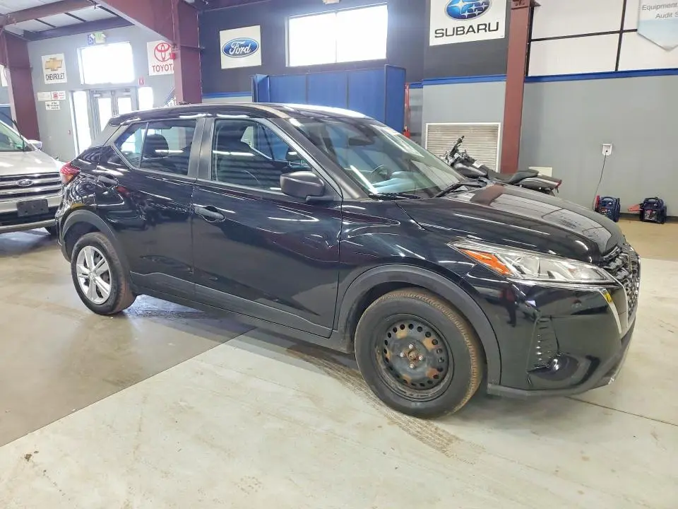 2021 NISSAN KICKS S  