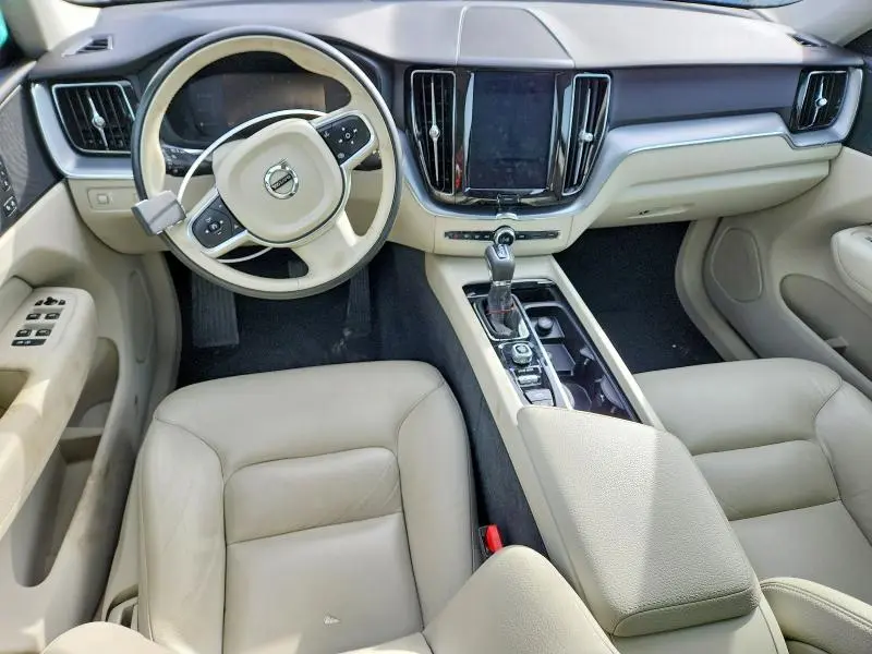 2018 VOLVO XC60 T5  