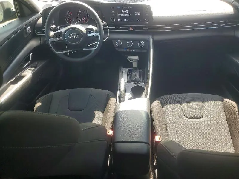 2021 HYUNDAI ELANTRA SE  