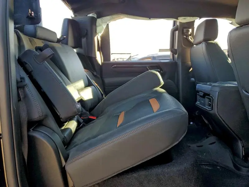 2025 GMC SIERRA K2500 AT4  