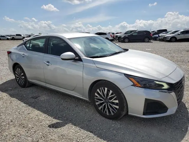 2023 NISSAN ALTIMA SV  