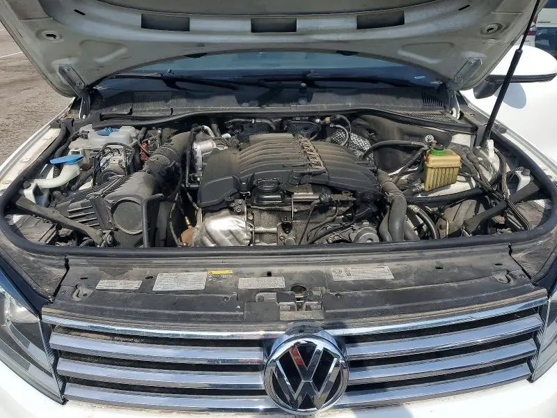 2015 VOLKSWAGEN TOUAREG V6  