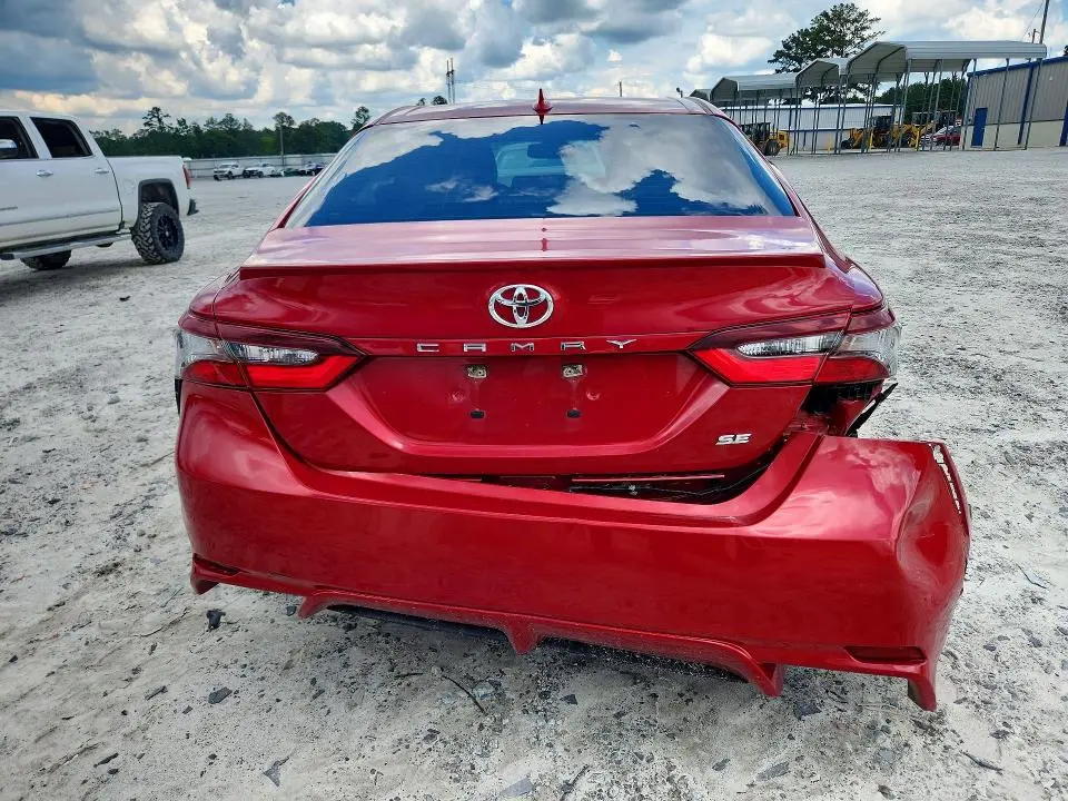 2021 TOYOTA CAMRY SE  