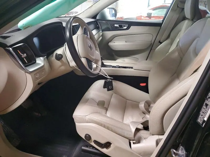 2019 VOLVO XC60 T6 MOMENTUM  