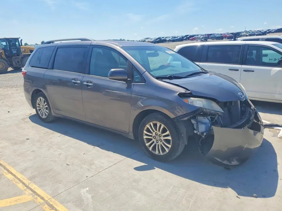 2017 TOYOTA SIENNA XLE PREMIUM 8-PASSENGER  