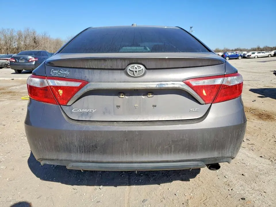 2017 TOYOTA CAMRY SE  