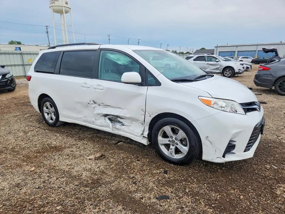 2020 TOYOTA SIENNA LE  