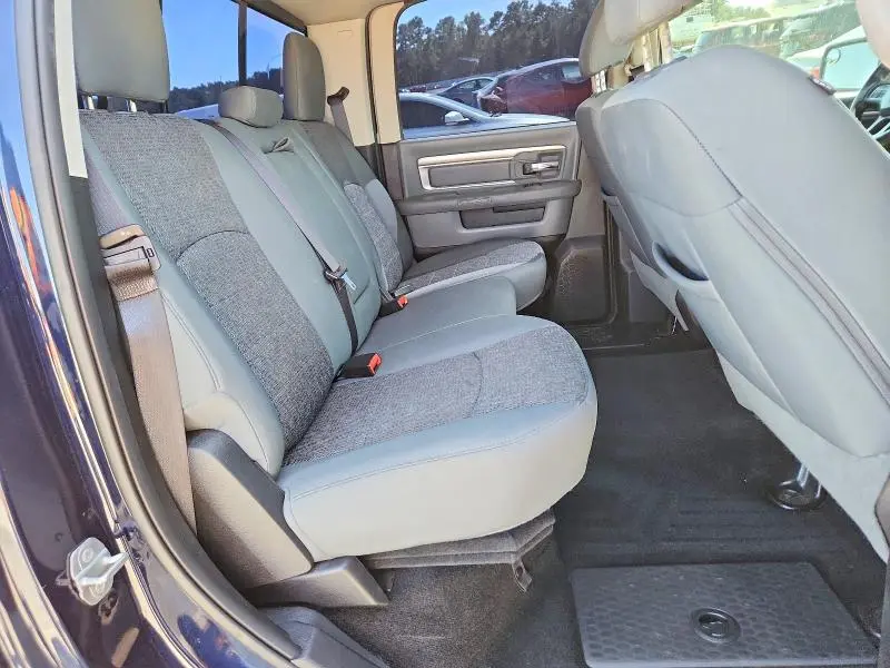 2016 RAM 1500 SLT  