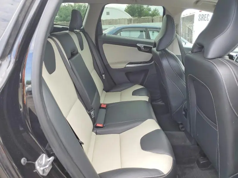 2017 VOLVO XC60 T5 DYNAMIC  