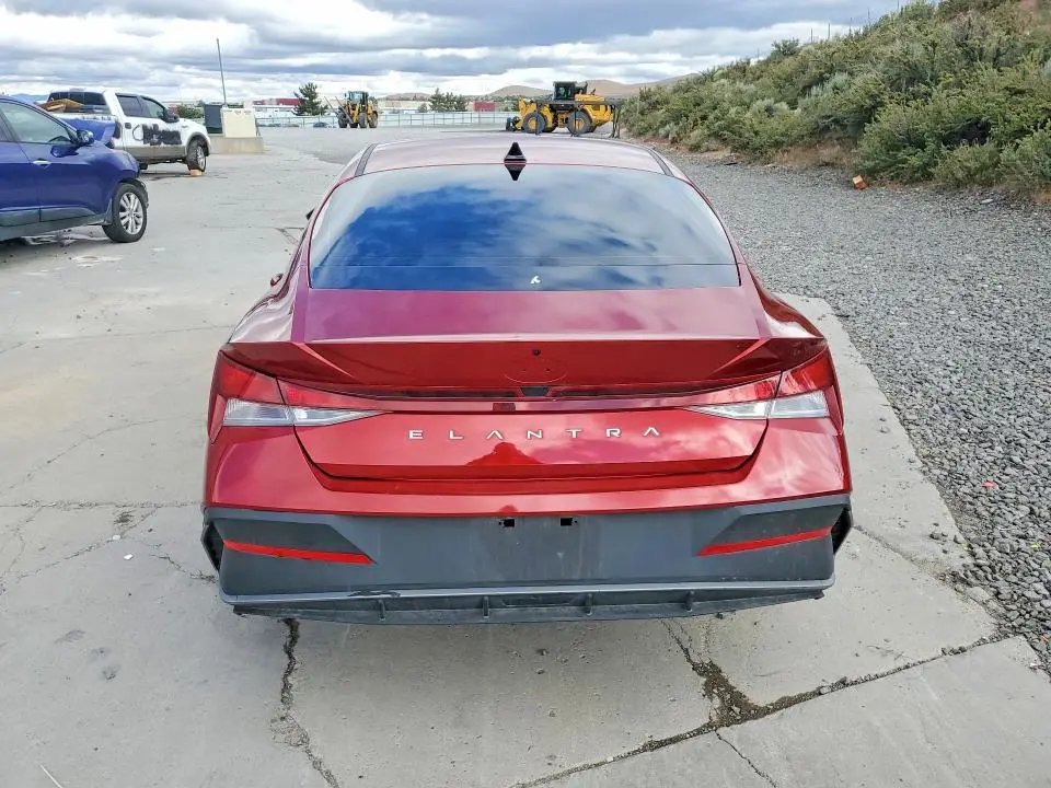 2024 HYUNDAI ELANTRA SE  
