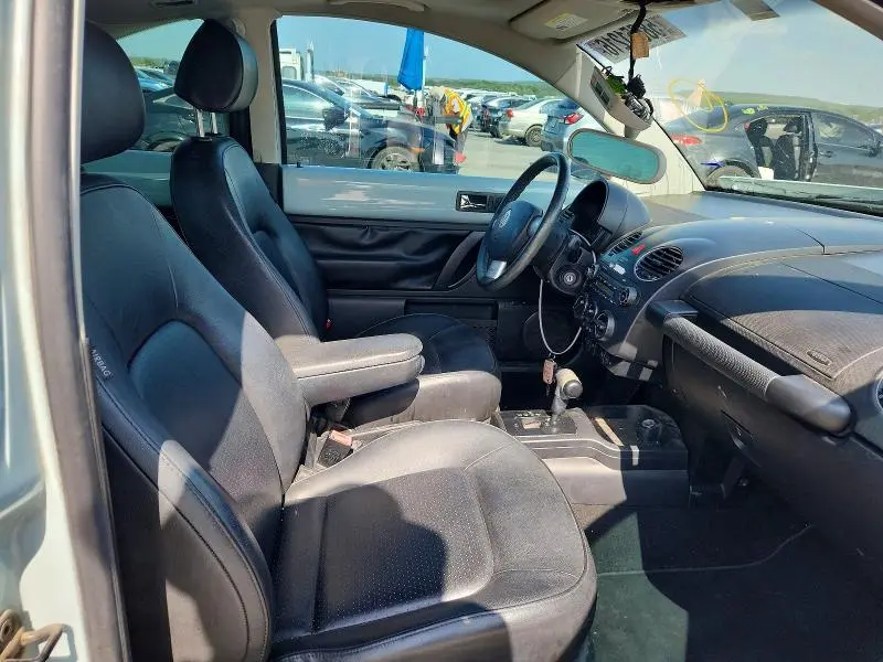2010 VOLKSWAGEN NEW BEETLE   
