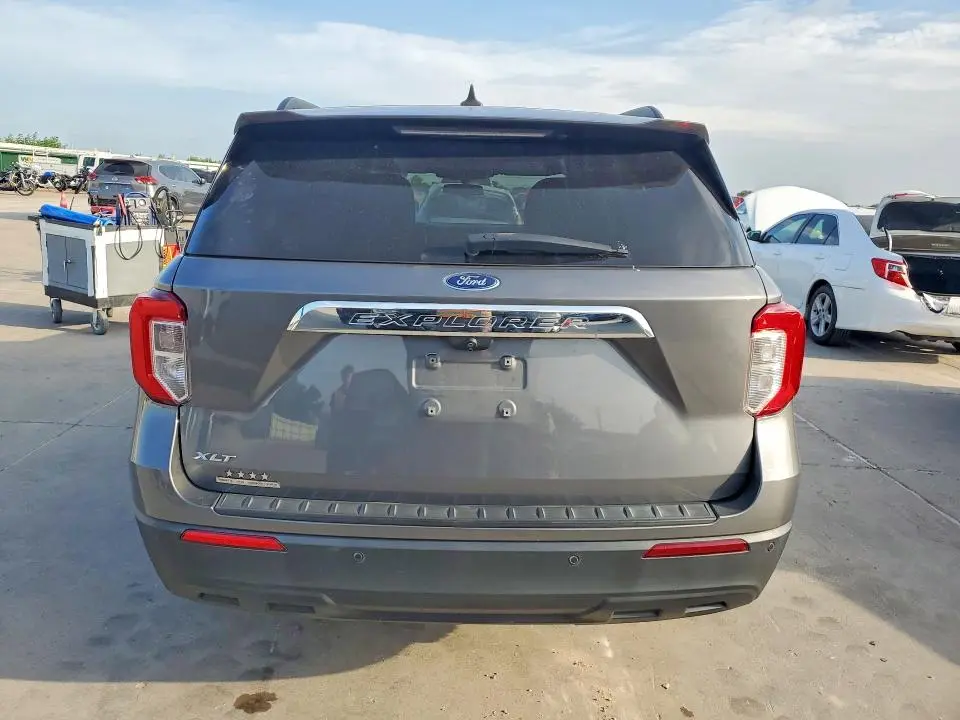 2021 FORD EXPLORER XLT  