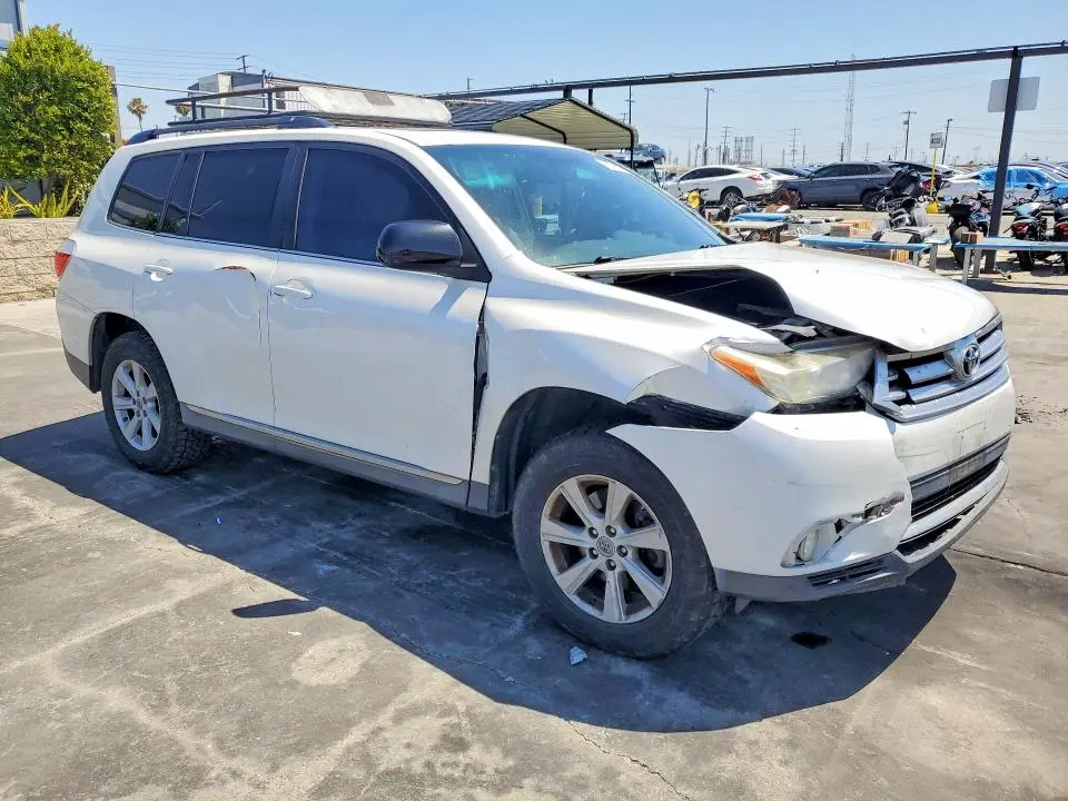 2012 TOYOTA HIGHLANDER SE  