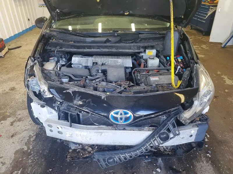 2016 TOYOTA PRIUS V THREE  