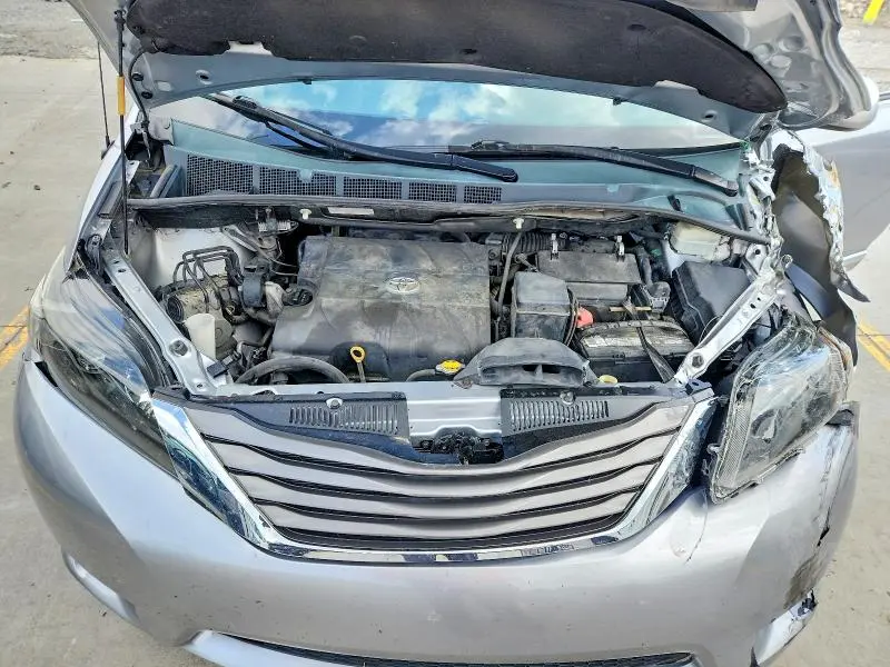 2013 TOYOTA SIENNA   