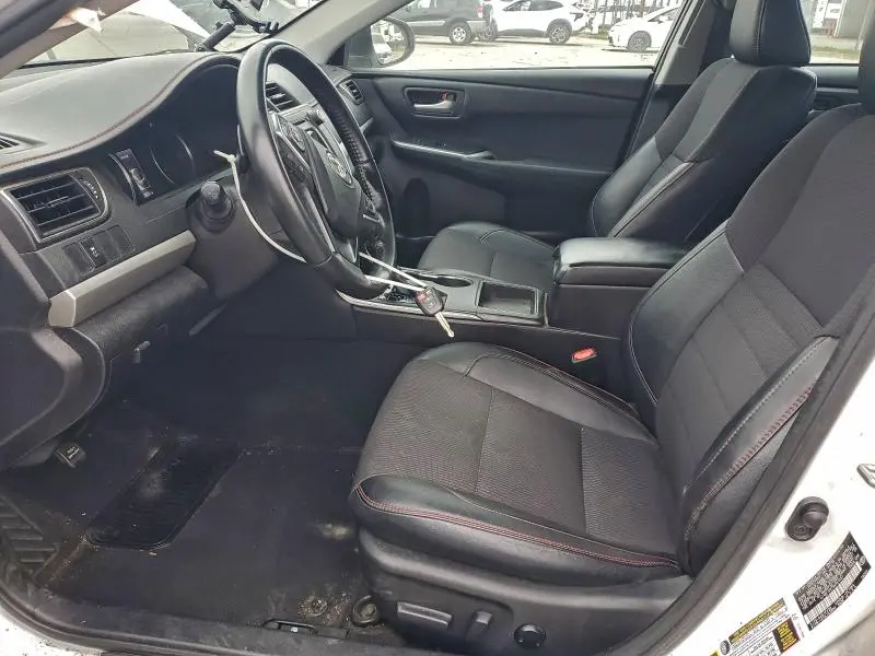 2016 TOYOTA CAMRY SE  