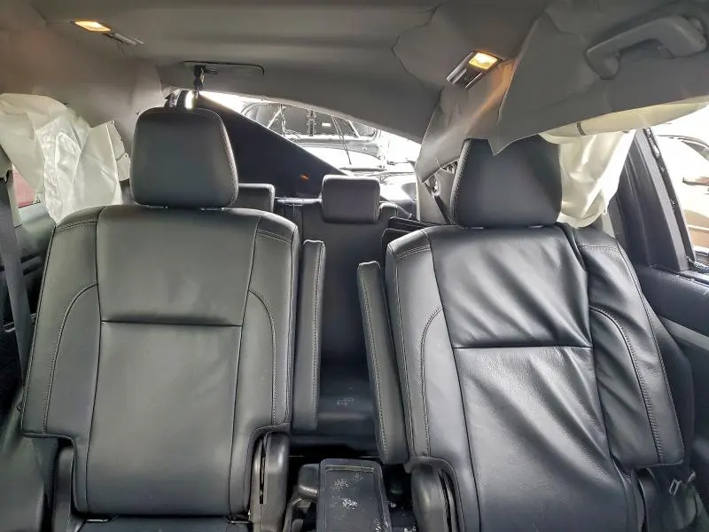 2017 TOYOTA HIGHLANDER SE  