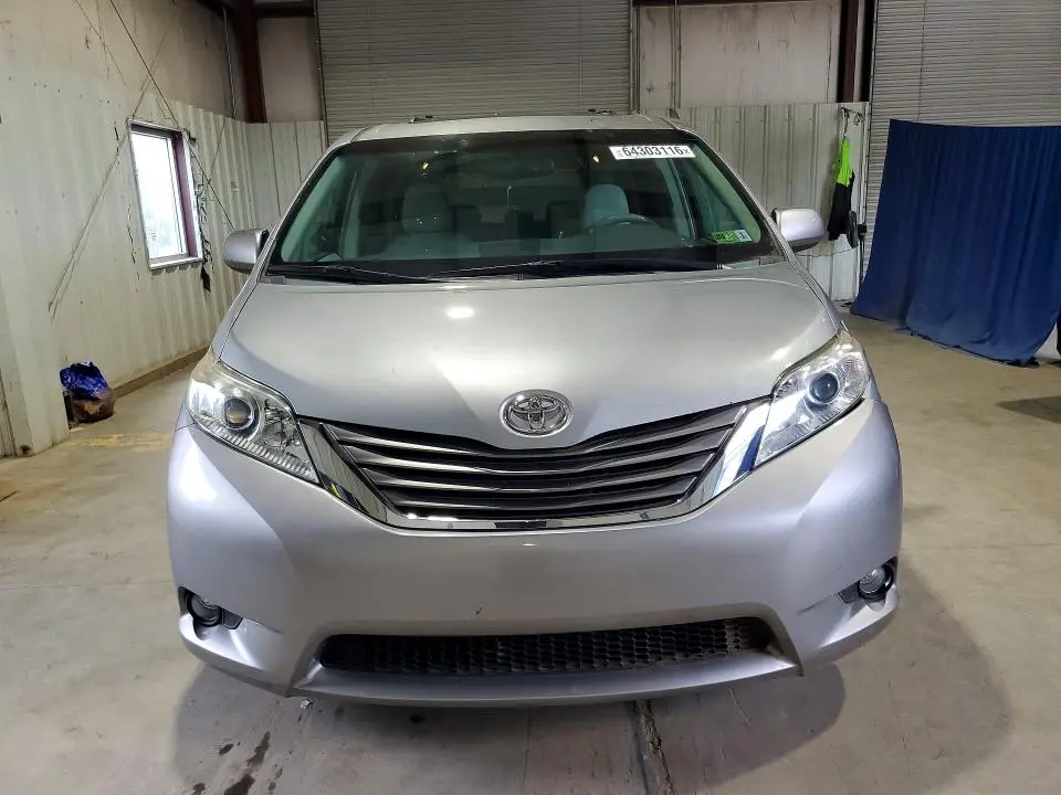 2014 TOYOTA SIENNA XLE 8-PASSENGER  