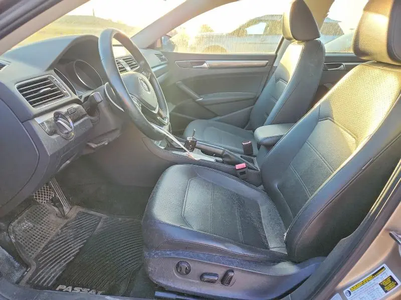 2016 VOLKSWAGEN PASSAT SE  