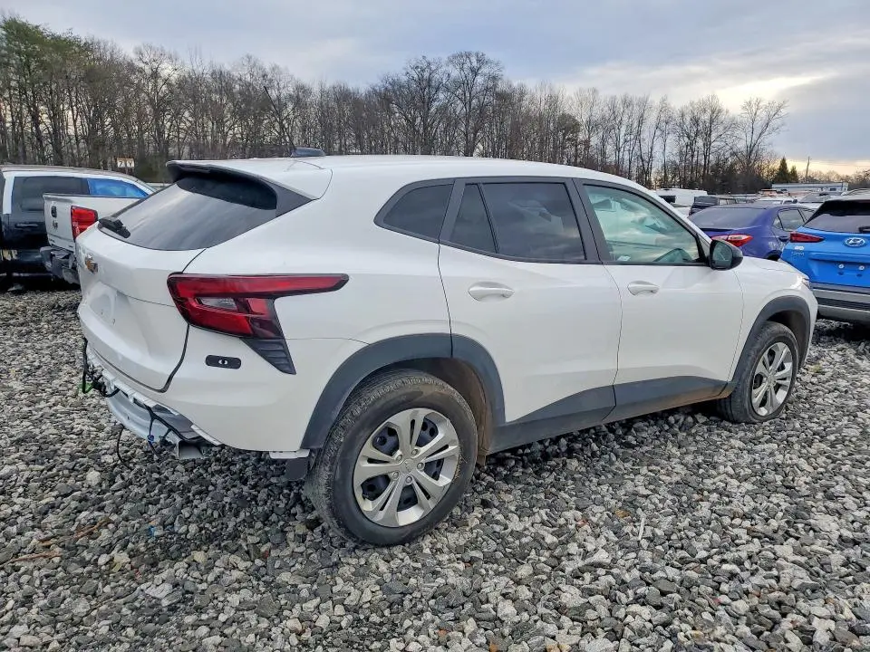 2025 CHEVROLET TRAX LS  