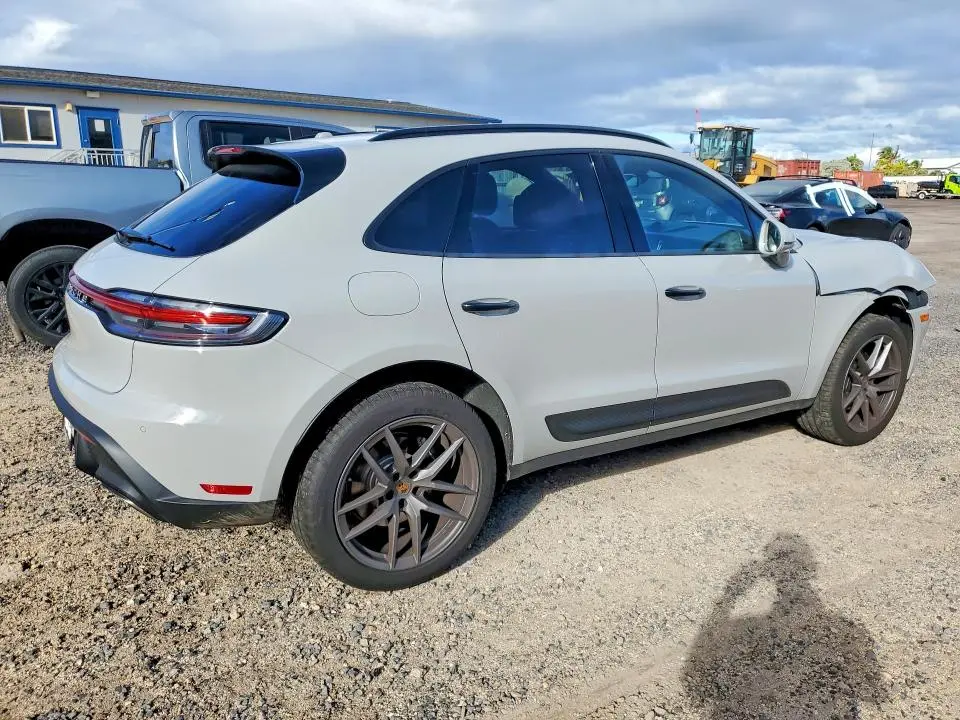 2026 PORSCHE MACAN BASE  