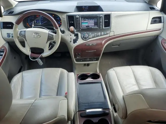 2013 TOYOTA SIENNA XLE  