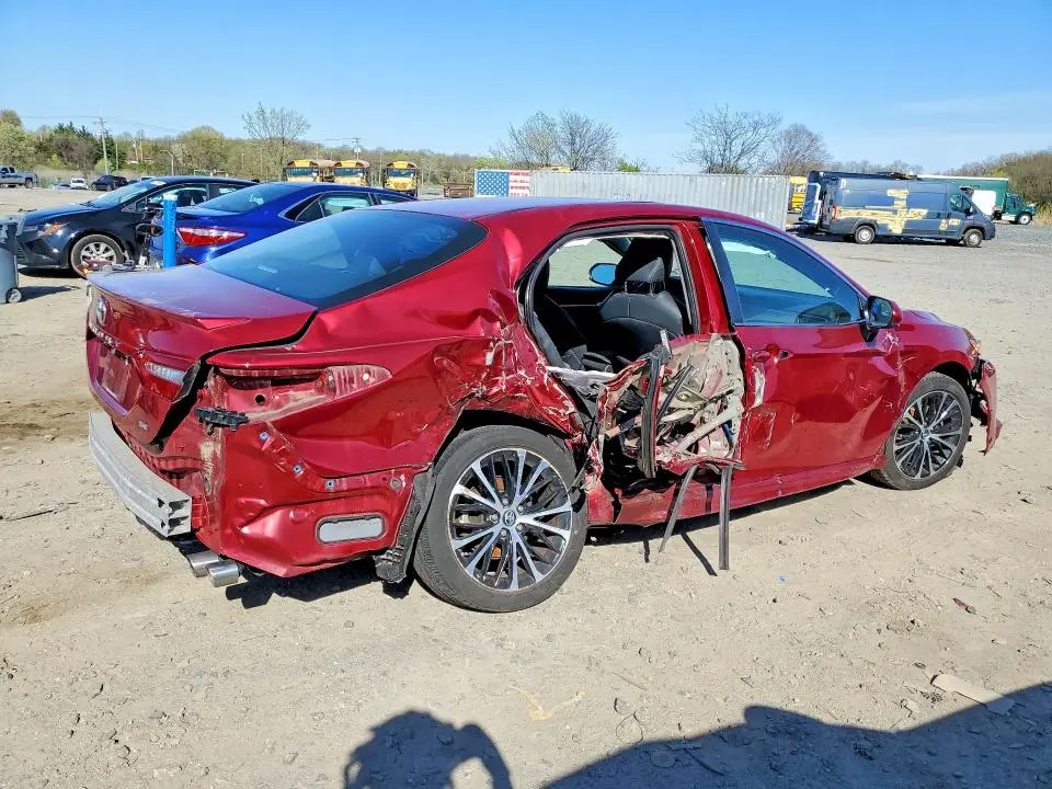 2018 TOYOTA CAMRY SE  