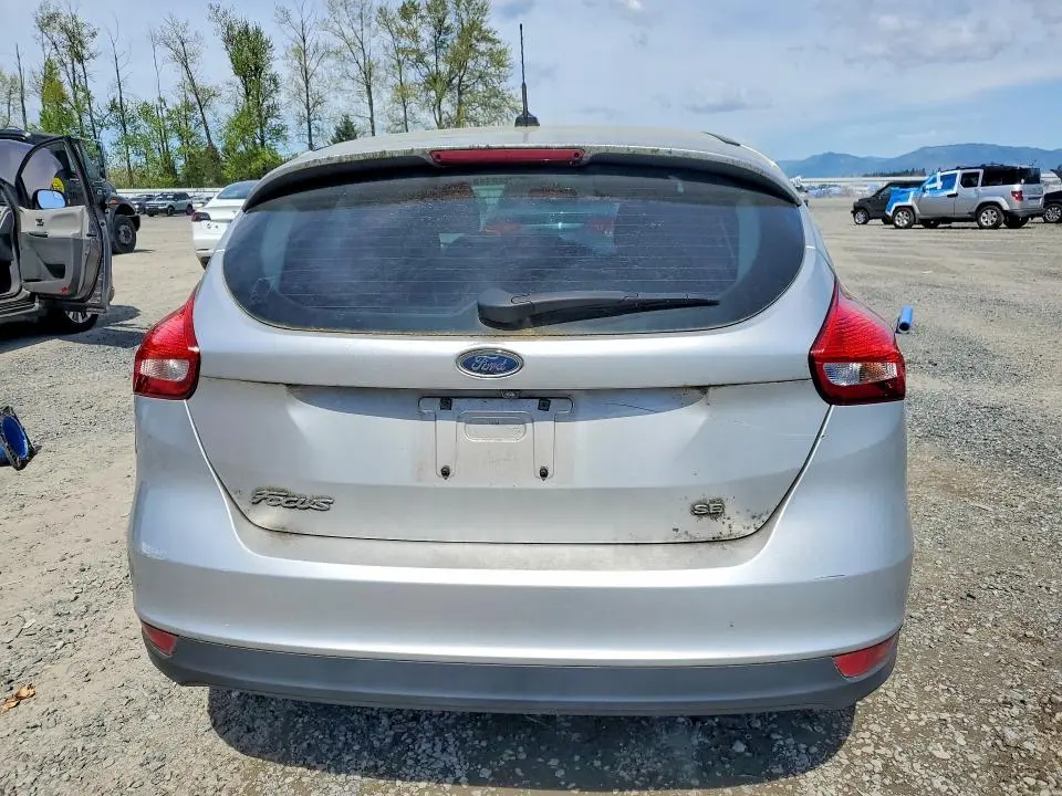 2015 FORD FOCUS SE  