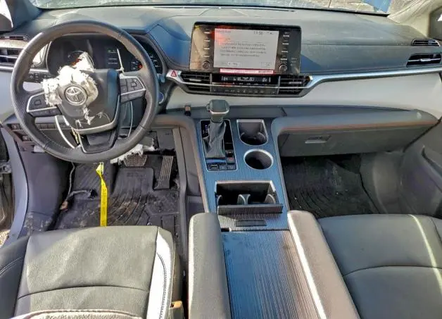 2024 TOYOTA SIENNA XSE  
