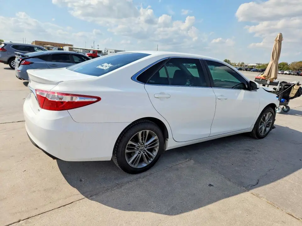 2015 TOYOTA CAMRY SE  