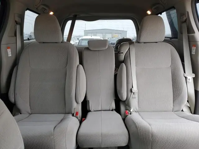 2015 TOYOTA SIENNA LE  