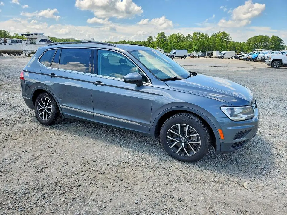 2021 VOLKSWAGEN TIGUAN SE  