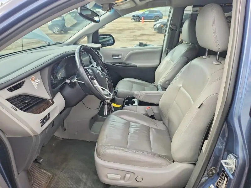 2017 TOYOTA SIENNA XLE PREMIUM 8-PASSENGER  