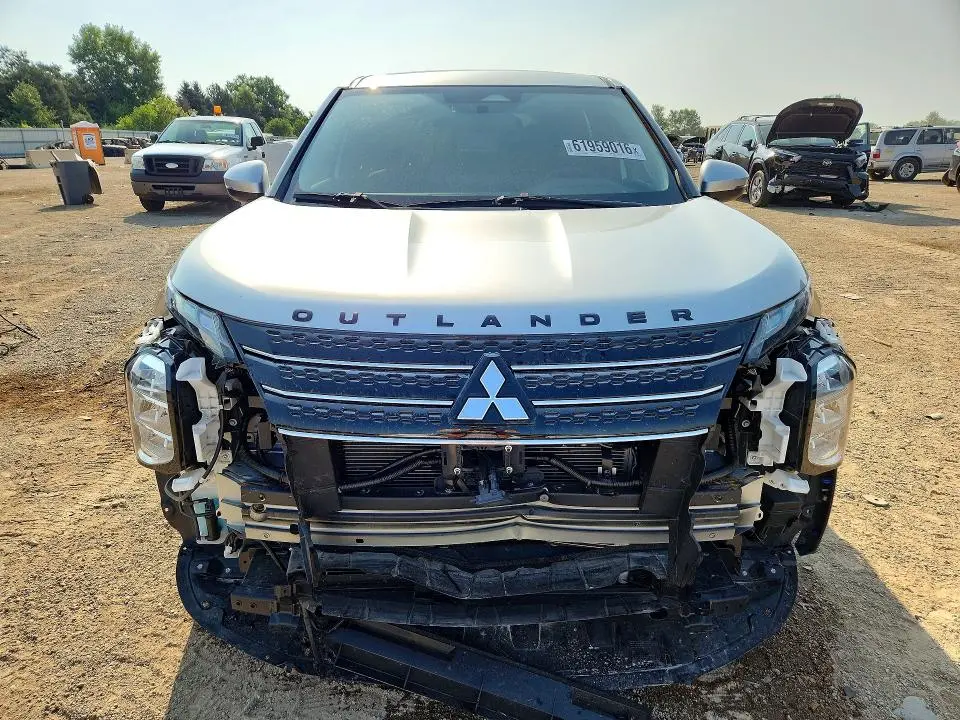 2024 MITSUBISHI OUTLANDER SE  