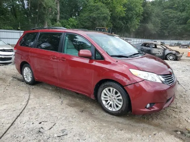 2013 TOYOTA SIENNA XLE  