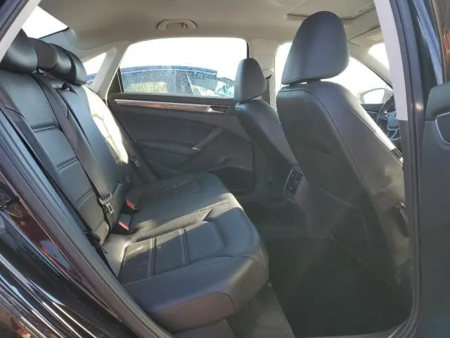 2017 VOLKSWAGEN PASSAT SE  