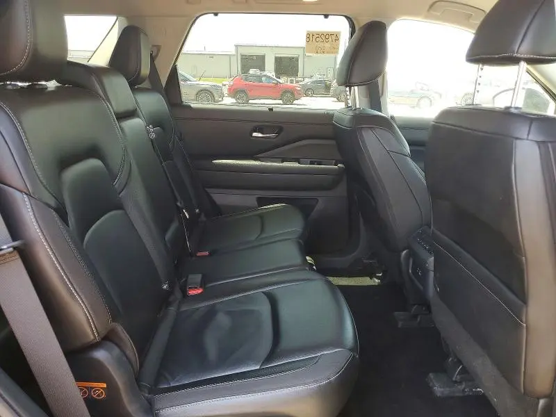 2024 NISSAN PATHFINDER SL  