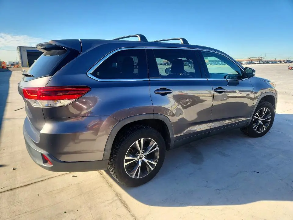 2019 TOYOTA HIGHLANDER LE  