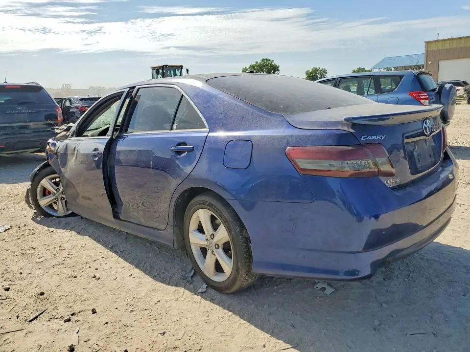 2011 TOYOTA CAMRY SE  