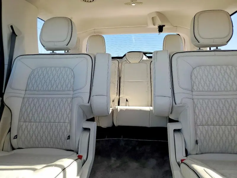 2023 LINCOLN NAVIGATOR BLACK LABEL  