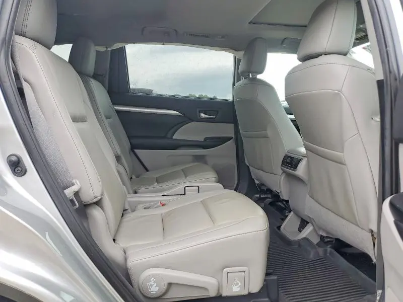 2019 TOYOTA HIGHLANDER XLE  