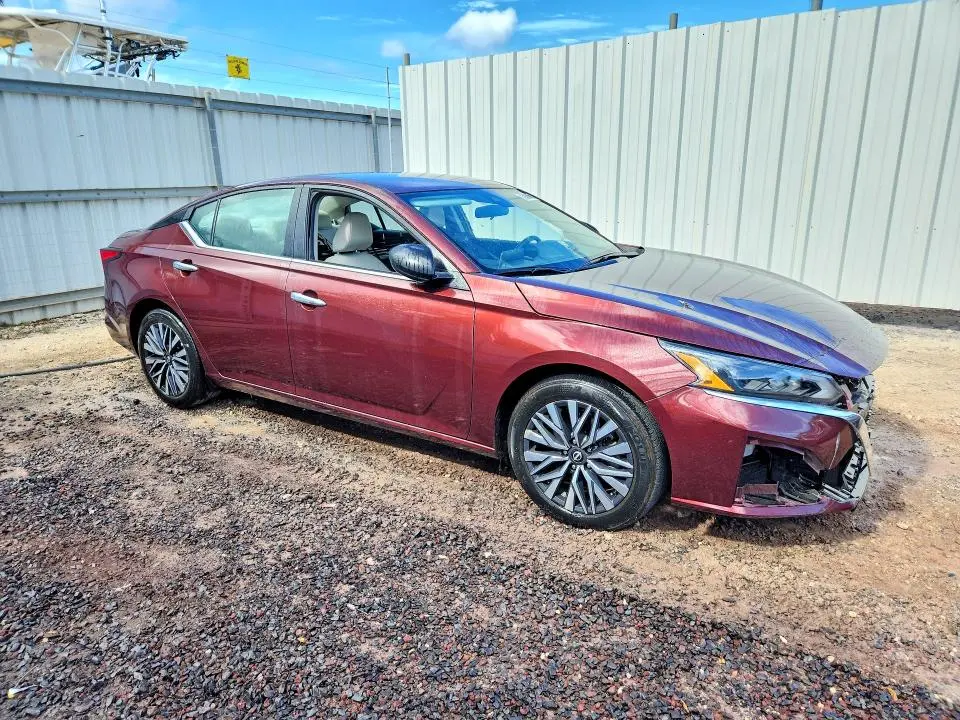 2025 NISSAN ALTIMA SV  