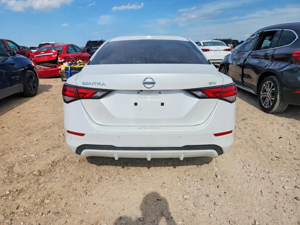 2022 NISSAN SENTRA SV  