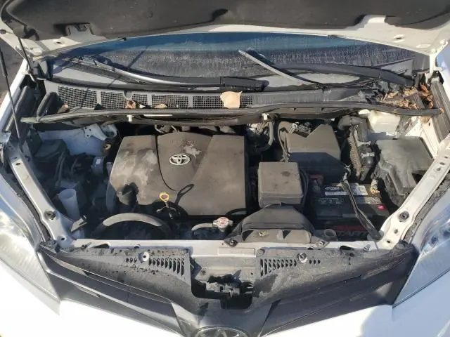 2019 TOYOTA SIENNA   