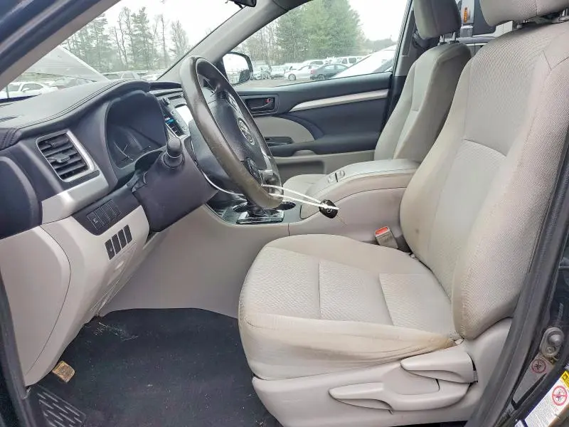 2019 TOYOTA HIGHLANDER LE  
