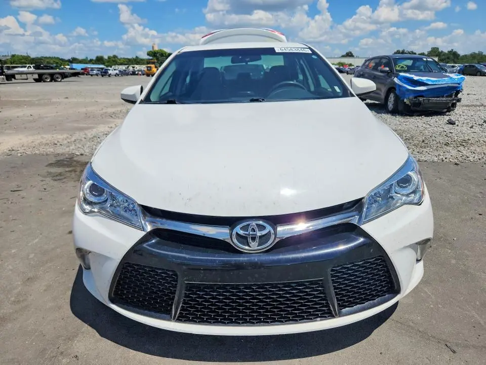 2015 TOYOTA CAMRY SE  