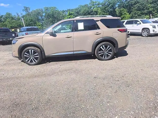 2024 NISSAN PATHFINDER PLATINUM  