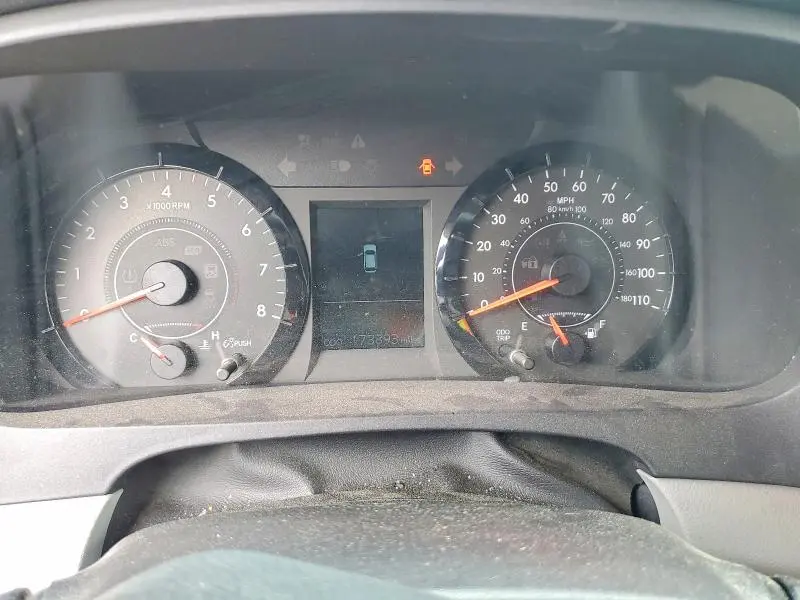 2015 TOYOTA SIENNA LE  